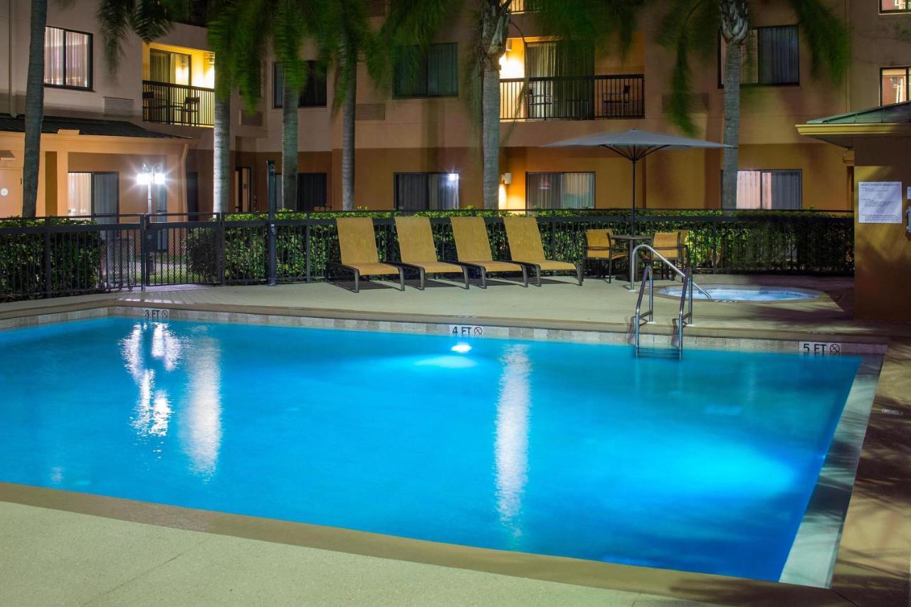 Отель Courtyard By Marriott Daytona Beach Speedway/Airport Экстерьер фото