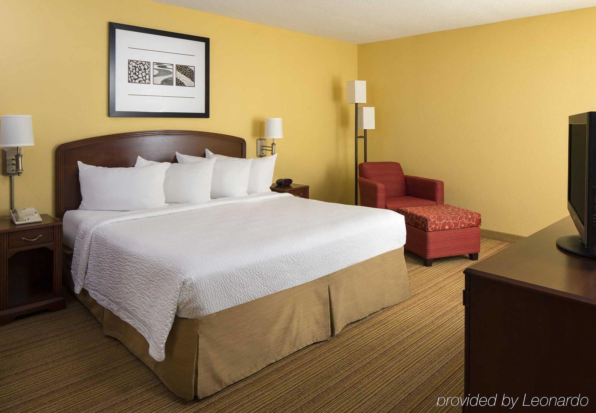 Отель Courtyard By Marriott Daytona Beach Speedway/Airport Экстерьер фото